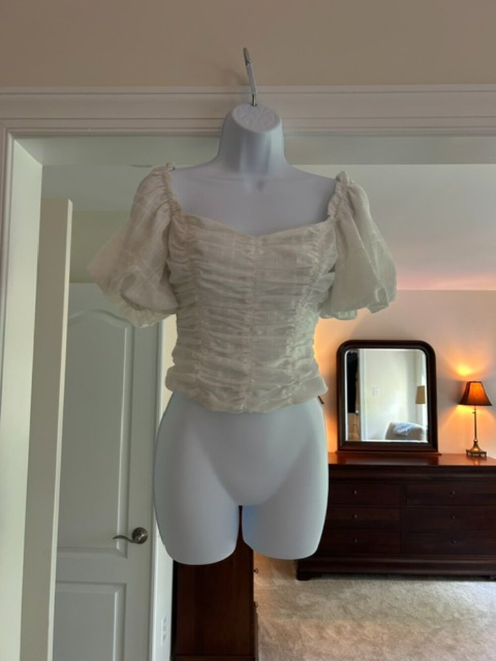 ASTR The Label White Ruched Puff Sleeve Crop Top | Cottagecore Romantic Blouse - Picture 2 of 7